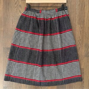 Vintage Plaid Woven A-Line Midi Skirt in Black, White, Red Medium